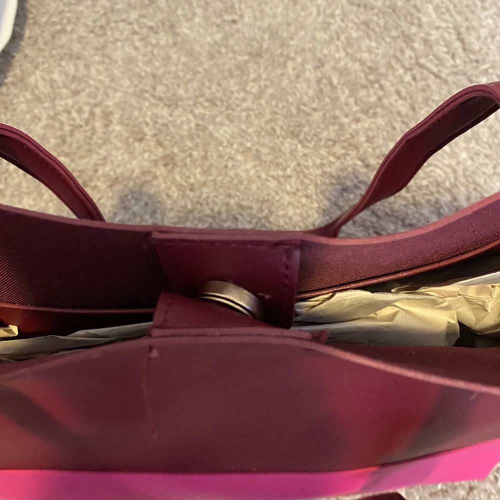 Handbags - Picture 10 of 14
